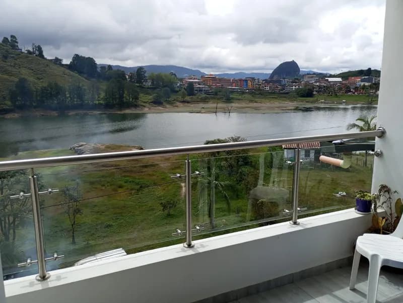 Casa Exclusiva en Guatapé · Vista Única al Lago y el Peñón